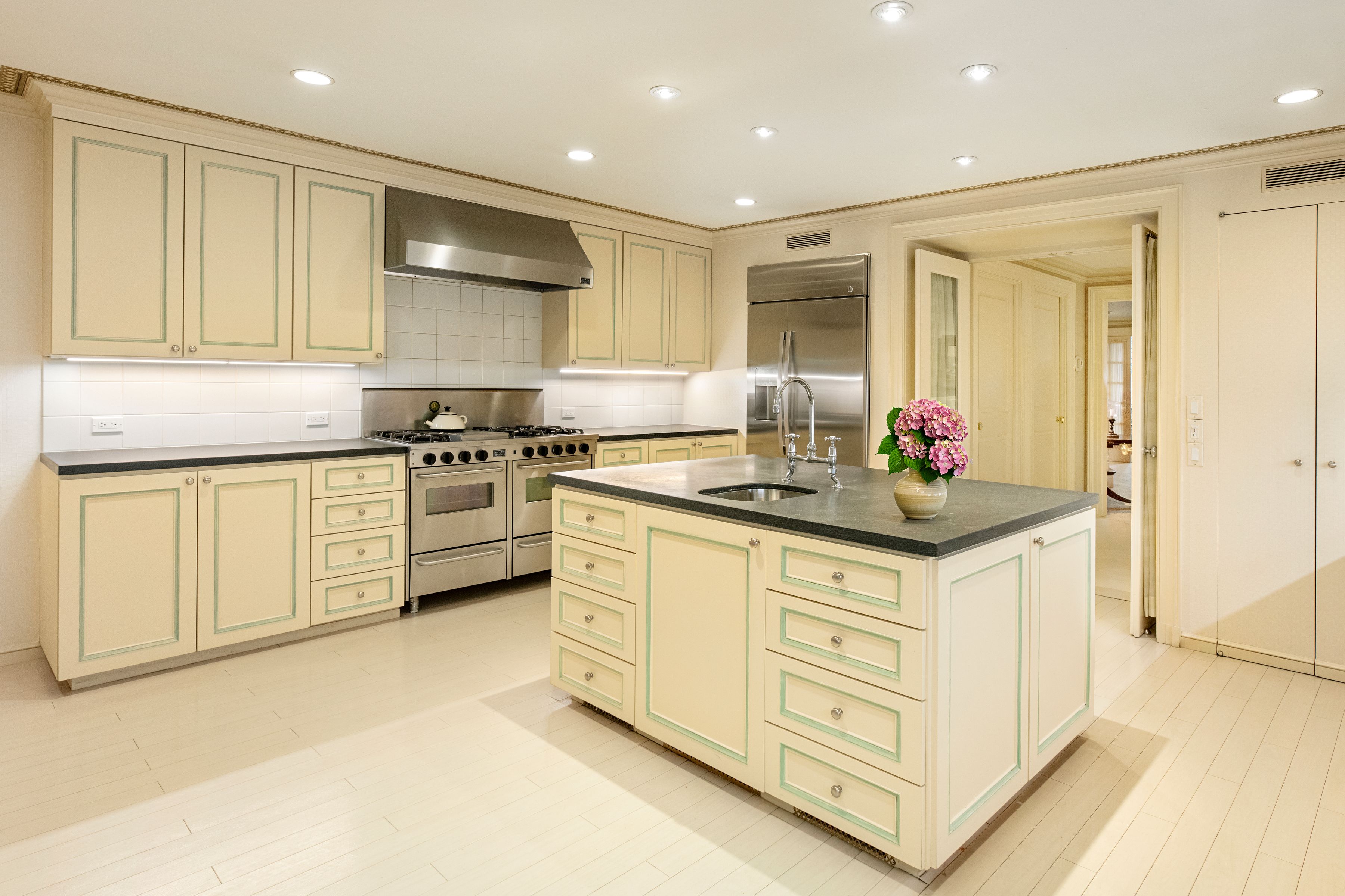  64 East 66th Street - 物件實景