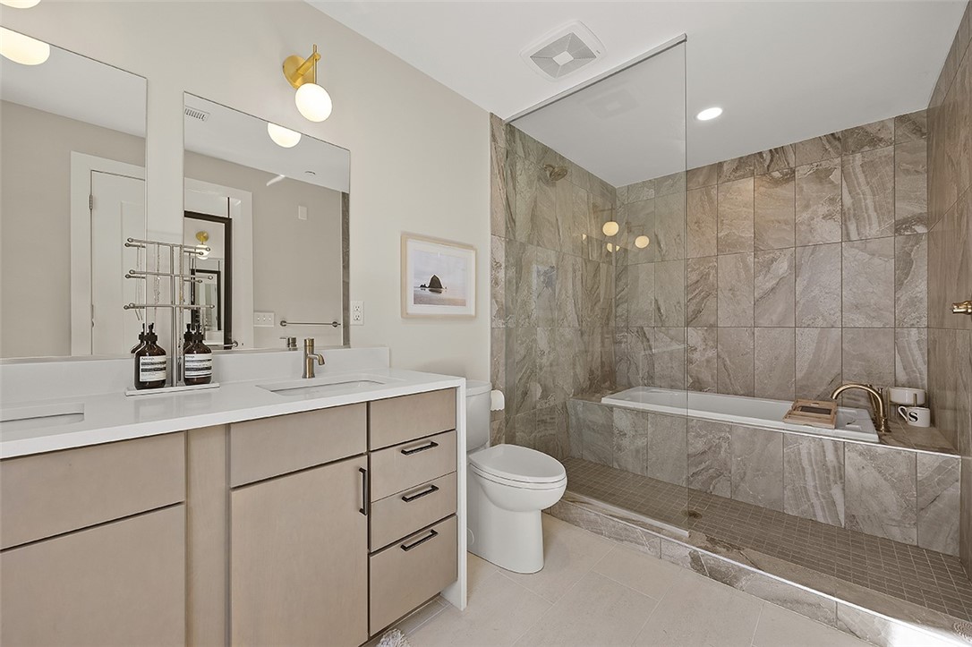 Lawrenceville, Pennsylvania, 15201, United States, 2 Bedrooms Bedrooms, ,2 BathroomsBathrooms,Residential,For Sale,1960750