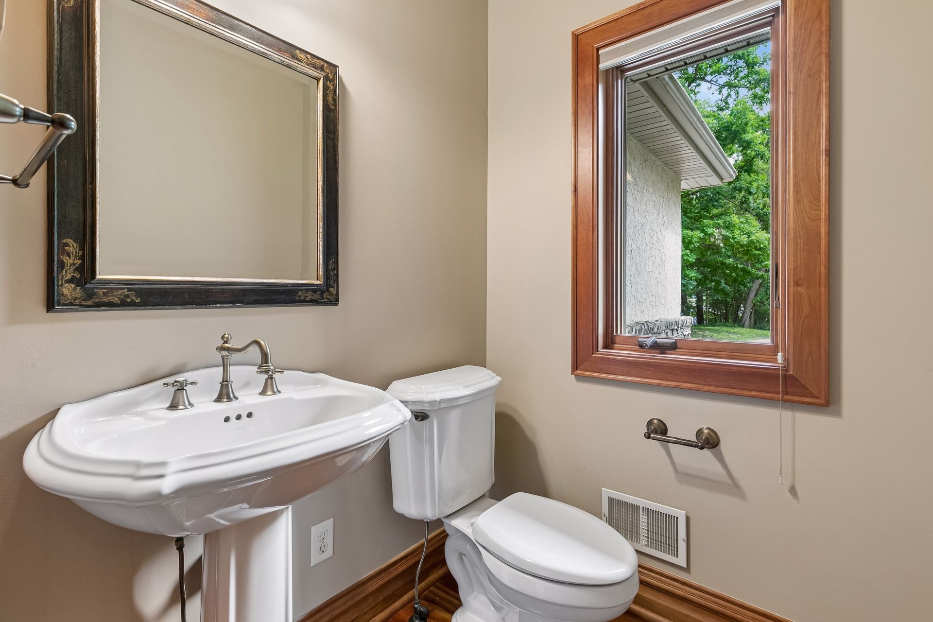  One-of-a-kind wooded retreat in Lakeville - 物件實景