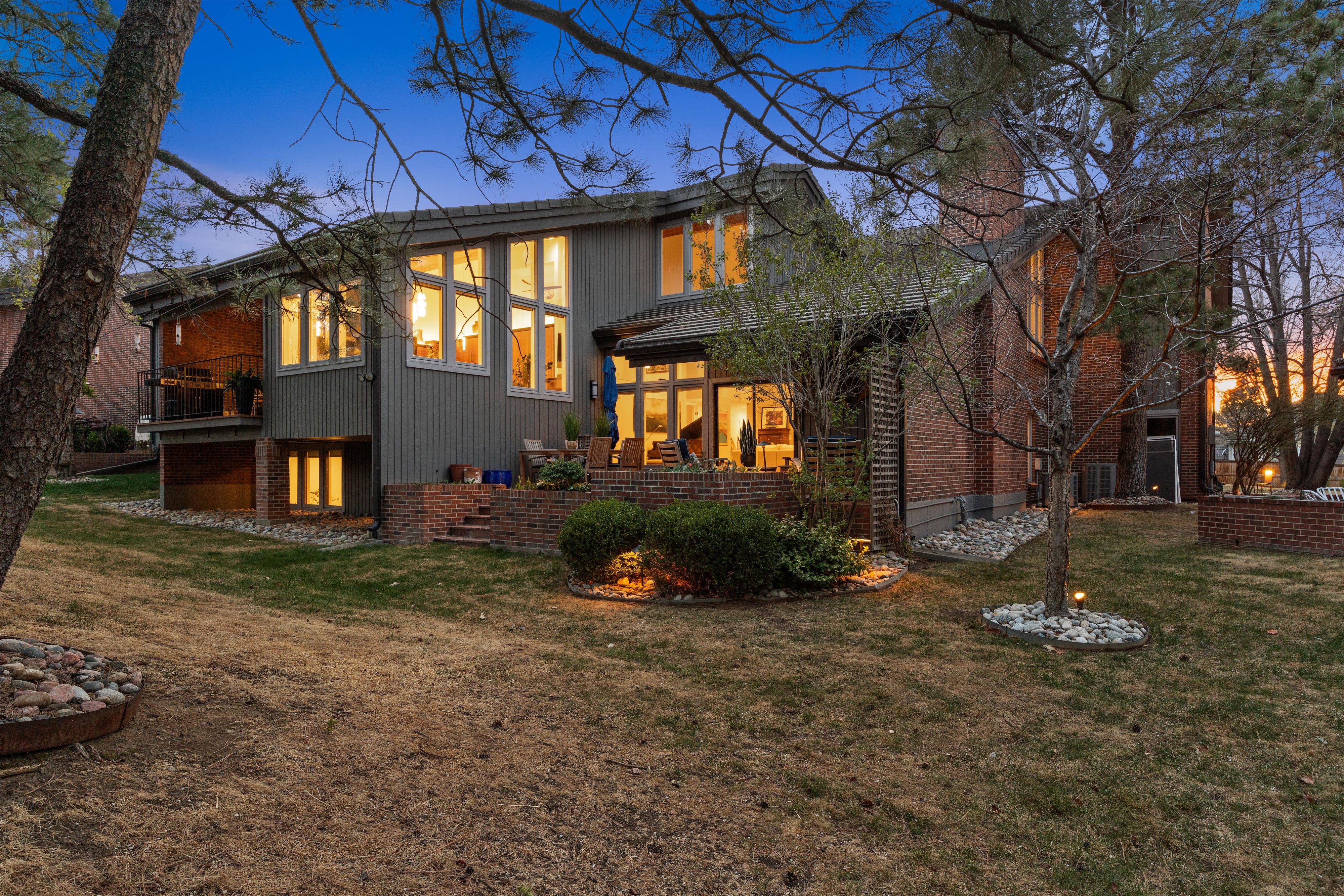  A Rare Offering: Five Bedrooms & Four Bathrooms Thoughtfully Designed Townhome - 物件實景