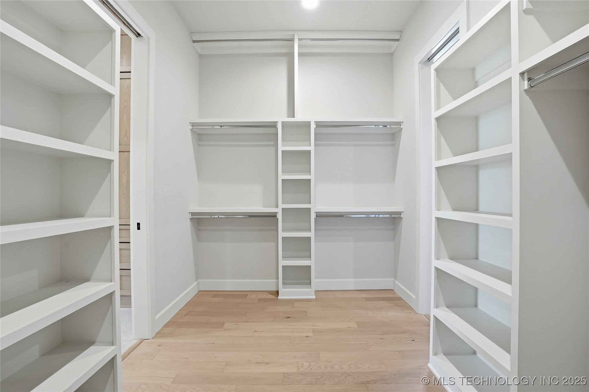 Tulsa, Oklahoma, 74114, United States, 4 Bedrooms Bedrooms, ,5 BathroomsBathrooms,Residential,For Sale,1990982