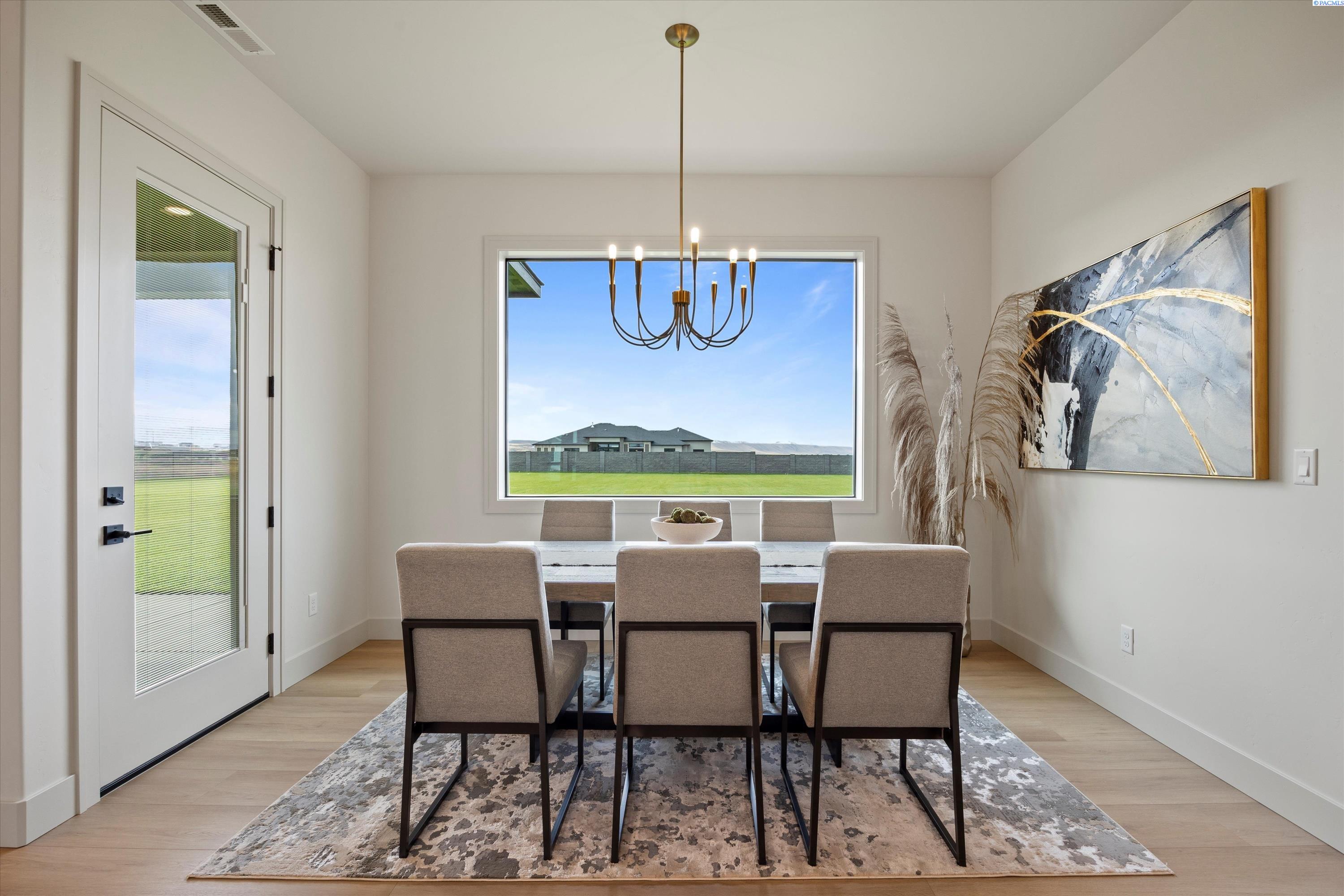 Kennewick, Washington, 99338, United States, 4 Bedrooms Bedrooms, ,4 BathroomsBathrooms,Residential,For Sale,1993366