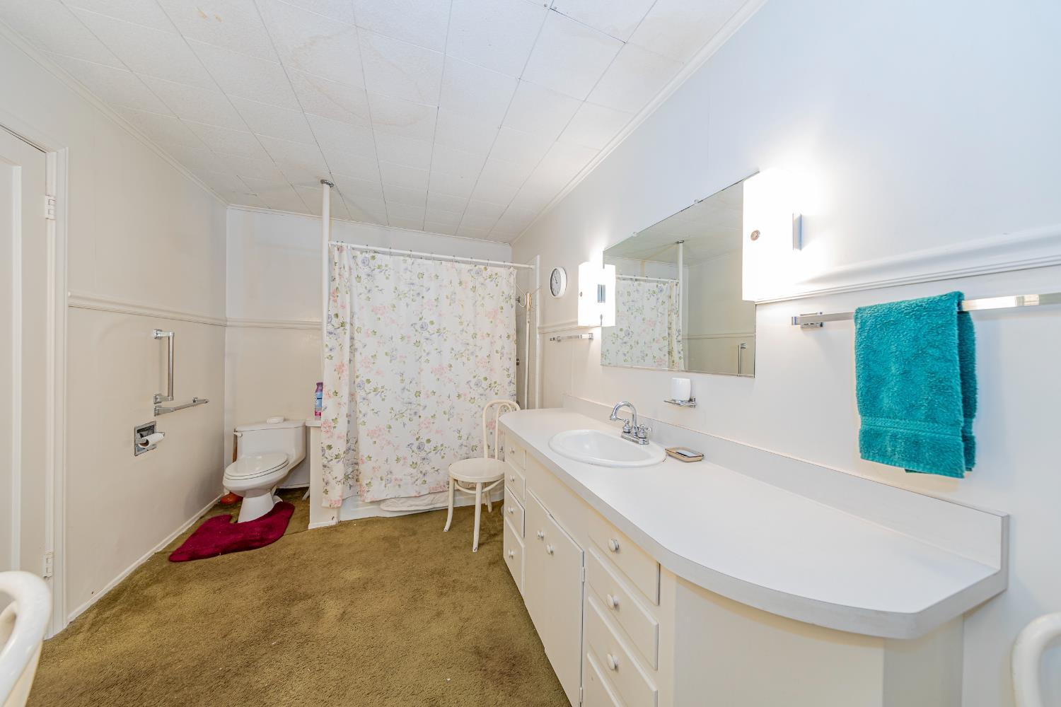 Fish Camp, California, 93623, United States, 5 Bedrooms Bedrooms, ,2 BathroomsBathrooms,Residential,For Sale,1869903