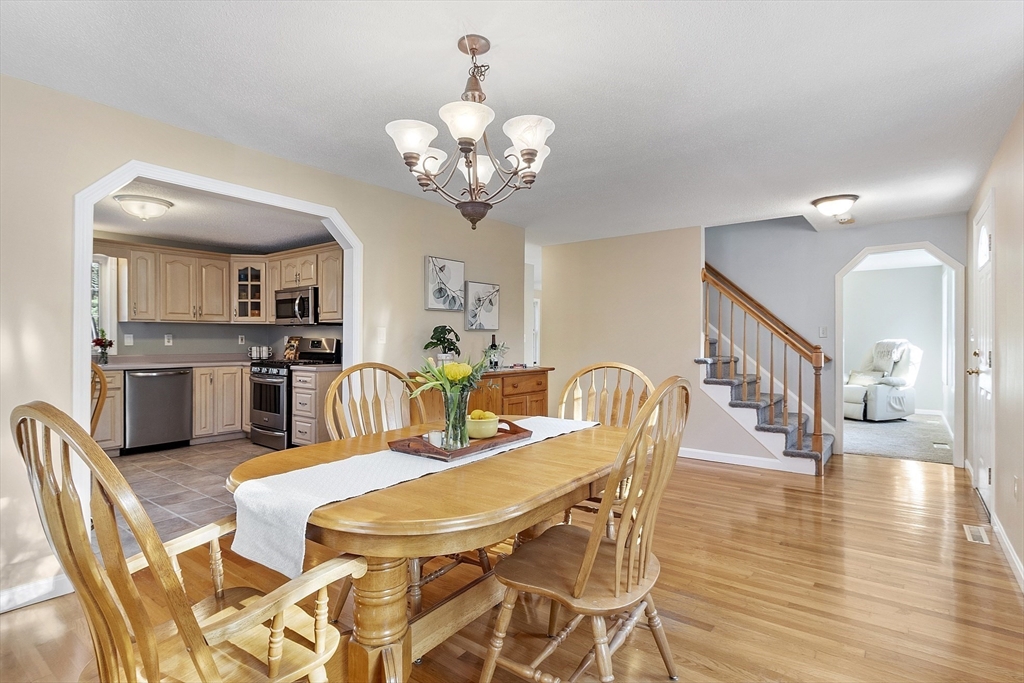 Dracut, Massachusetts, 01826, United States, 3 Bedrooms Bedrooms, ,2 BathroomsBathrooms,Residential,For Sale,1988134