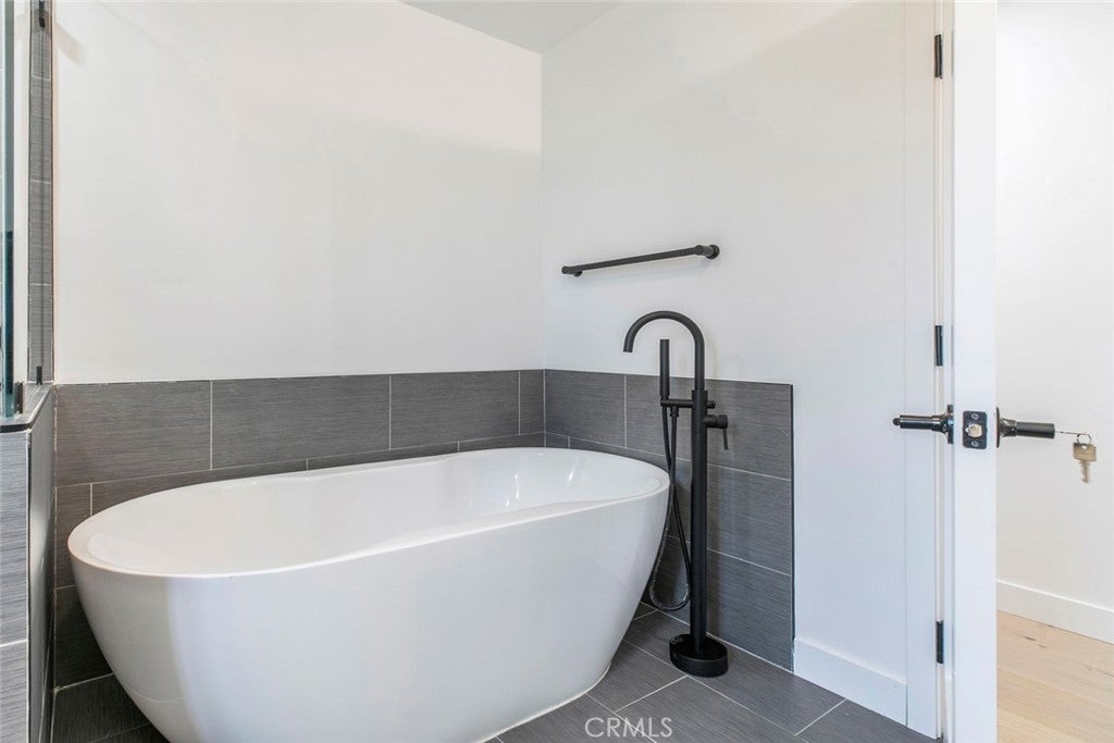 Glendale, California, 91206, United States, 4 Bedrooms Bedrooms, ,3 BathroomsBathrooms,Residential,For Sale,1940917
