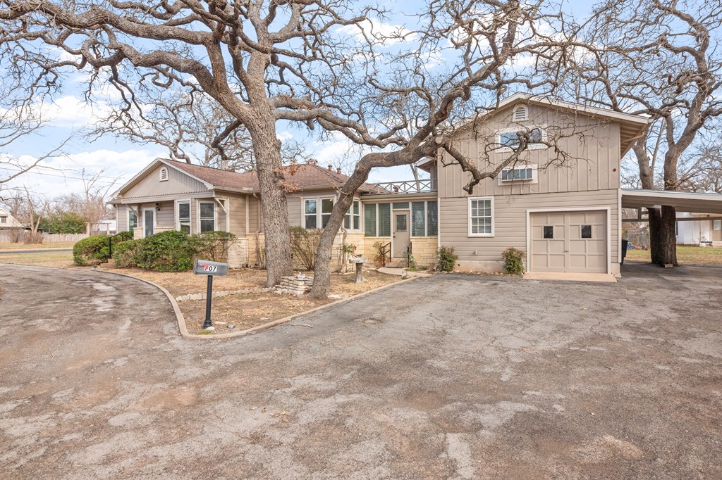 Fredericksburg, Texas, 78624, United States, 4 Bedrooms Bedrooms, ,4 BathroomsBathrooms,Residential,For Sale,1979275