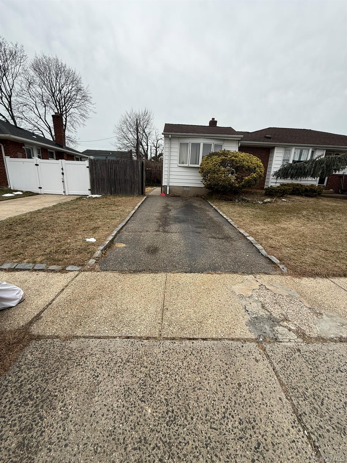 Levittown, New York, 11756, United States, 4 Bedrooms Bedrooms, ,2 BathroomsBathrooms,Residential,For Sale,2008585