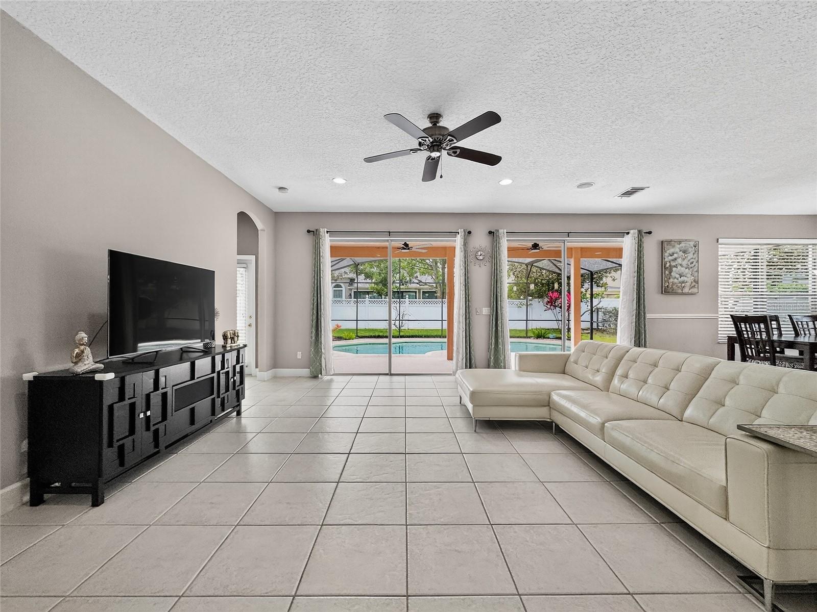 OVIEDO, Florida, 32766, United States, 5 Bedrooms Bedrooms, ,3 BathroomsBathrooms,Residential,For Sale,1974970