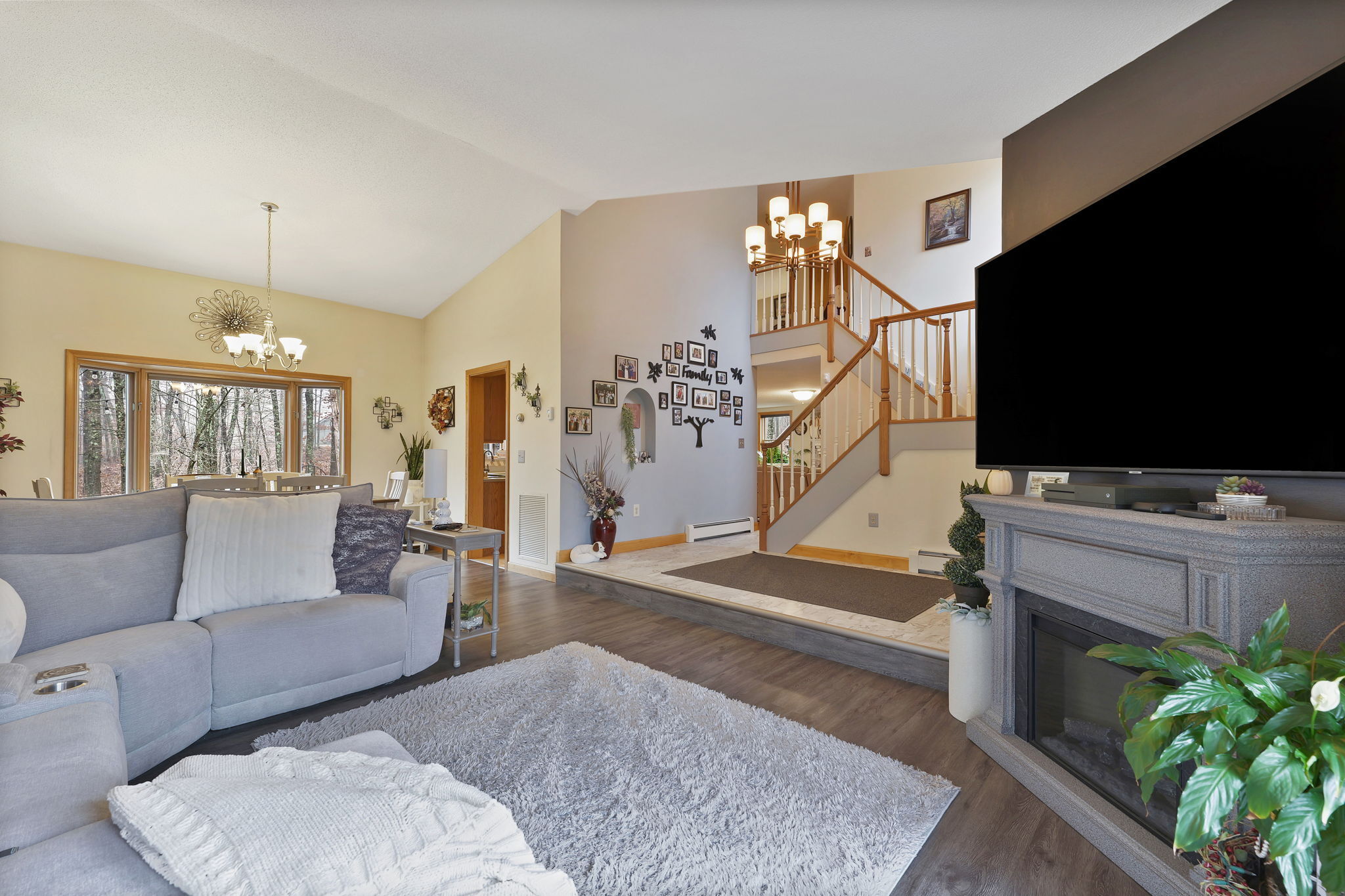 Tolland, Connecticut, 06084, United States, 3 Bedrooms Bedrooms, ,3 BathroomsBathrooms,Residential,For Sale,1993316