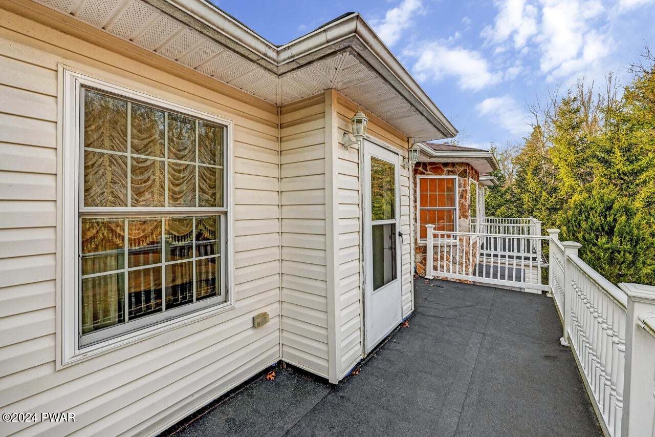 Albrightsville, Pennsylvania, 18210, United States, 4 Bedrooms Bedrooms, ,5 BathroomsBathrooms,Residential,For Sale,1982857