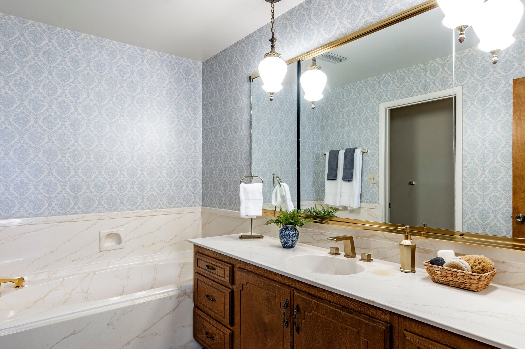  Solid Olympus Cove 2 Story With Mountain and Valley Views - 物件實景