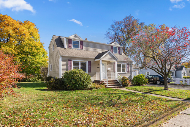 Fair Lawn, New Jersey, 07410, United States, 4 Bedrooms Bedrooms, ,2 BathroomsBathrooms,Residential,For Sale,1992454