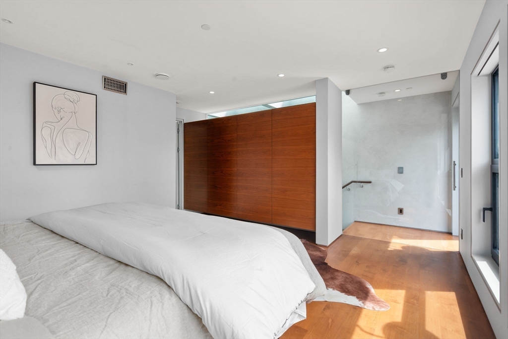 Boston, Massachusetts, 02115, United States, 2 Bedrooms Bedrooms, ,3 BathroomsBathrooms,Residential,For Sale,1818698