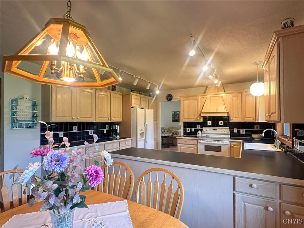 Oneida, New York, 13421, United States, 3 Bedrooms Bedrooms, ,2 BathroomsBathrooms,Residential,For Sale,1989671