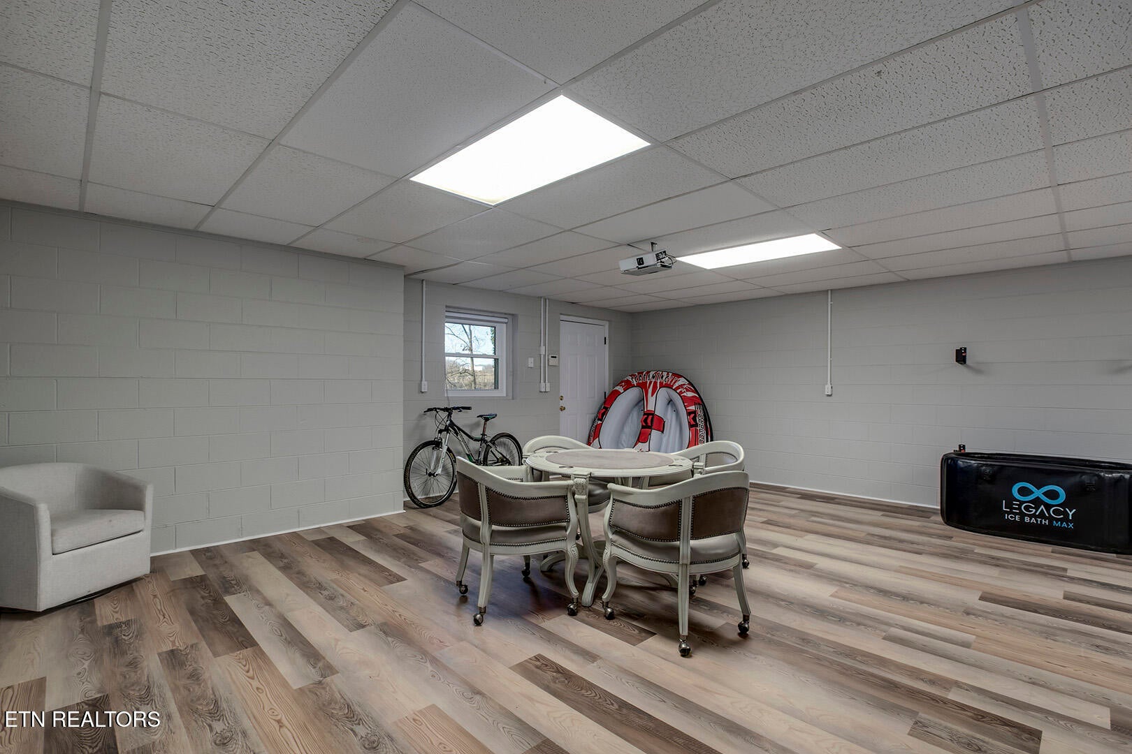 Kingston, Tennessee, 37763, United States, 4 Bedrooms Bedrooms, ,4 BathroomsBathrooms,Residential,For Sale,2011823