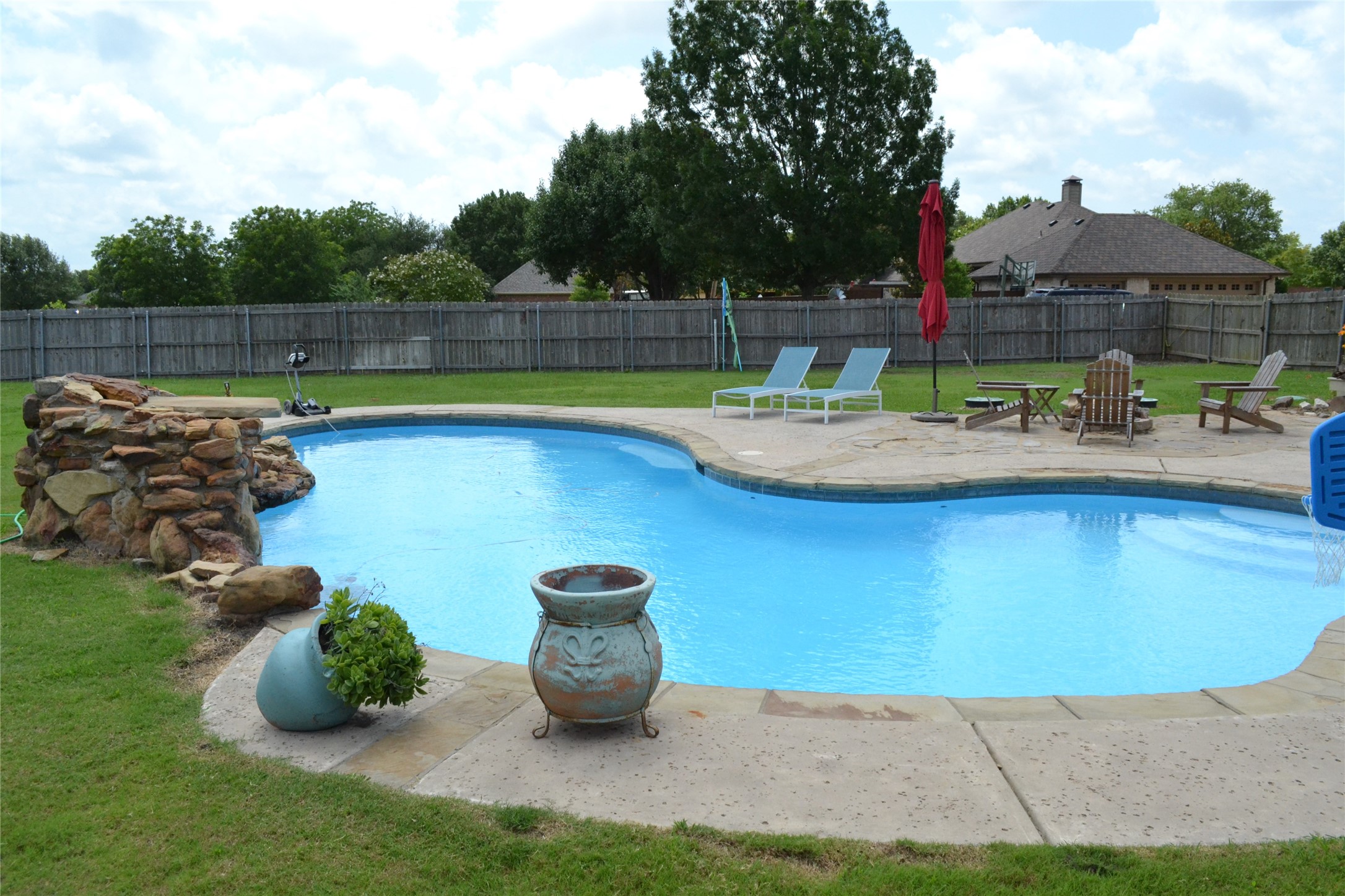 Talty, Texas, 75160, United States, 6 Bedrooms Bedrooms, ,4 BathroomsBathrooms,Residential,For Sale,1970411