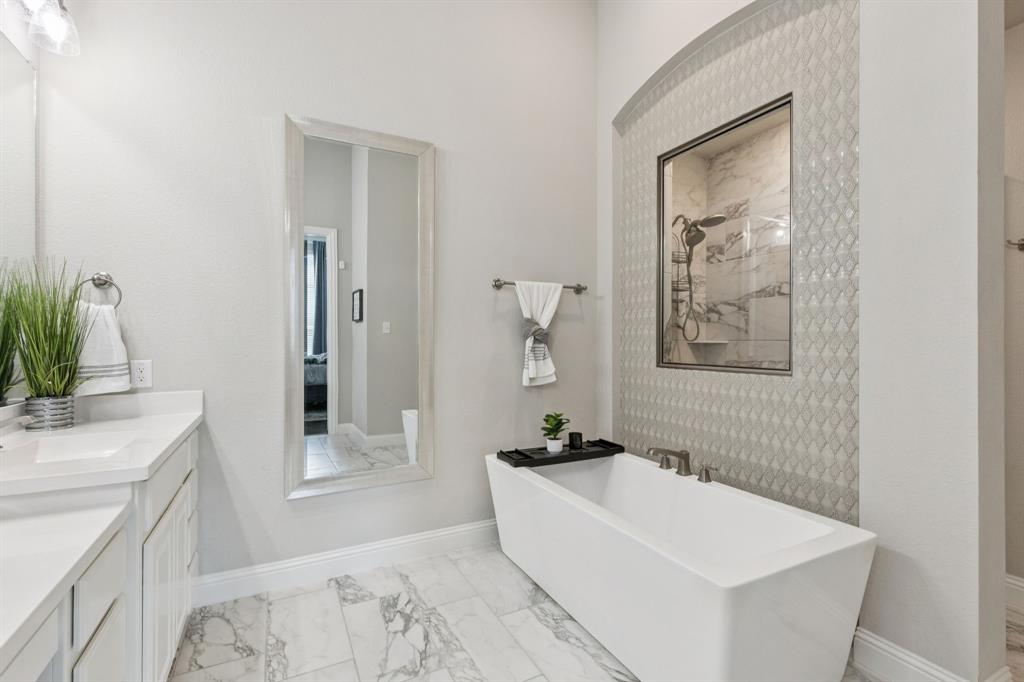 Fort Worth, Texas, 76052, United States, 4 Bedrooms Bedrooms, ,4 BathroomsBathrooms,Residential,For Sale,1960581