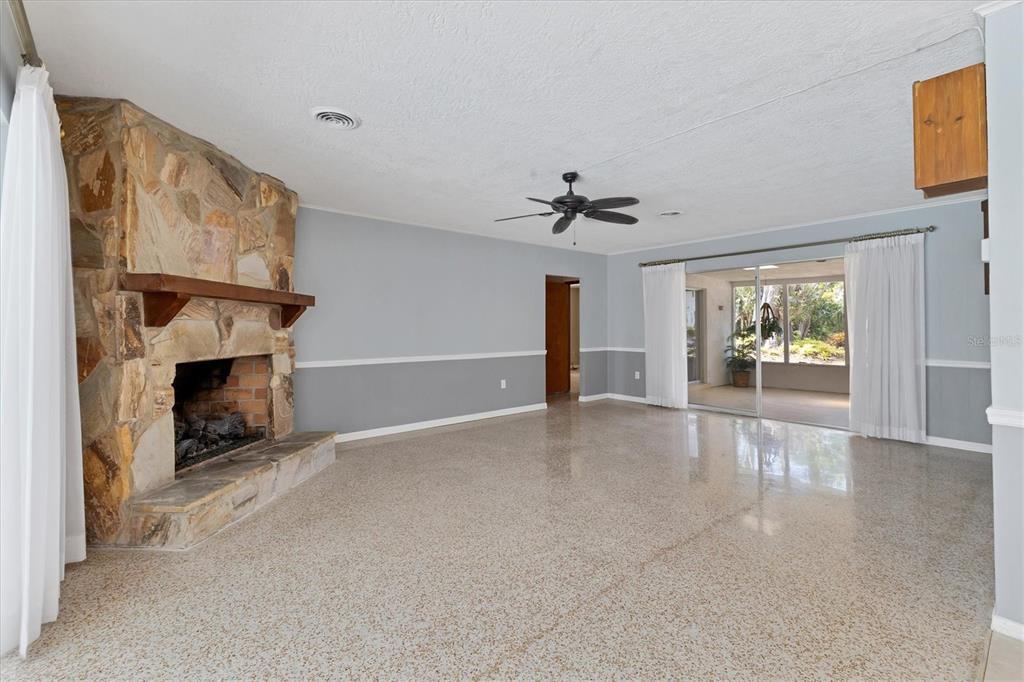 Bradenton, Florida, 34208, United States, 3 Bedrooms Bedrooms, ,2 BathroomsBathrooms,Residential,For Sale,1960554