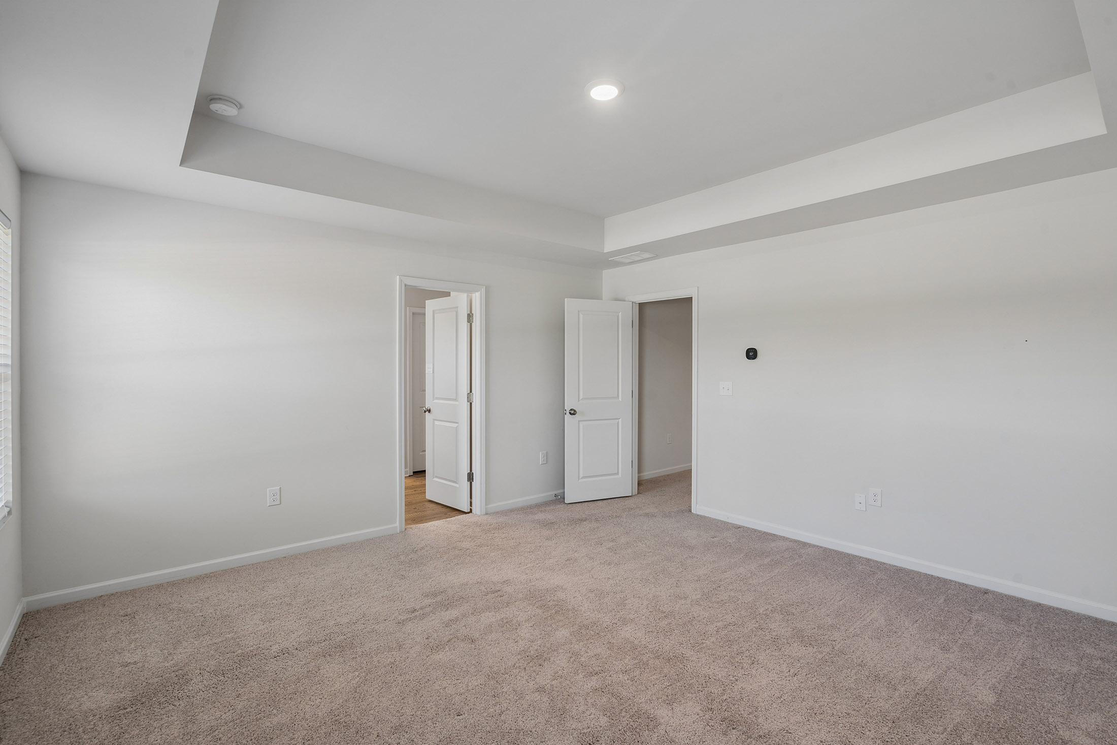  Spacious Living and Upgraded Finishes at Logan Point - 物件實景