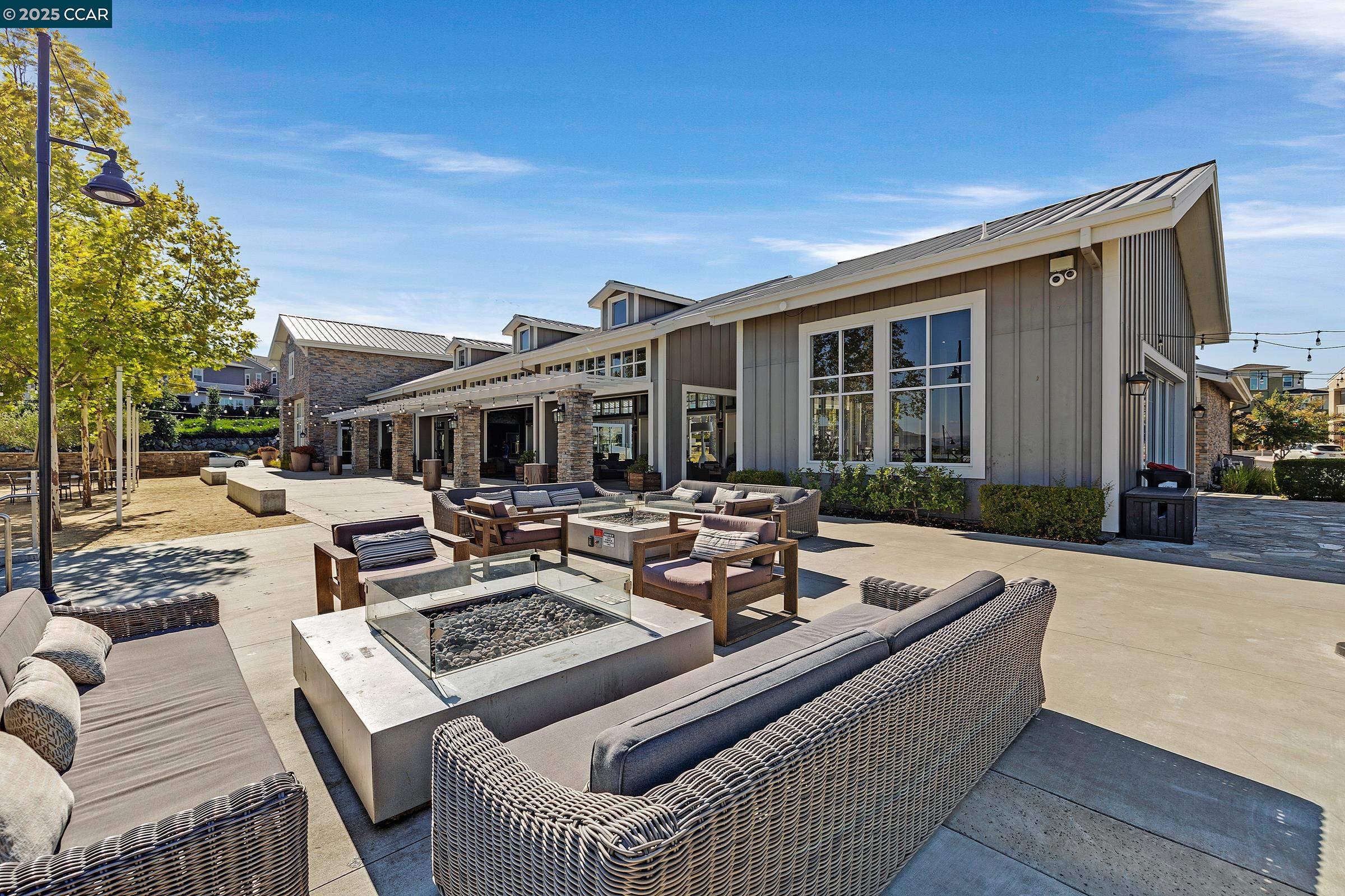 Dublin, California, 94568, United States, 4 Bedrooms Bedrooms, ,3 BathroomsBathrooms,Residential,For Sale,1949817