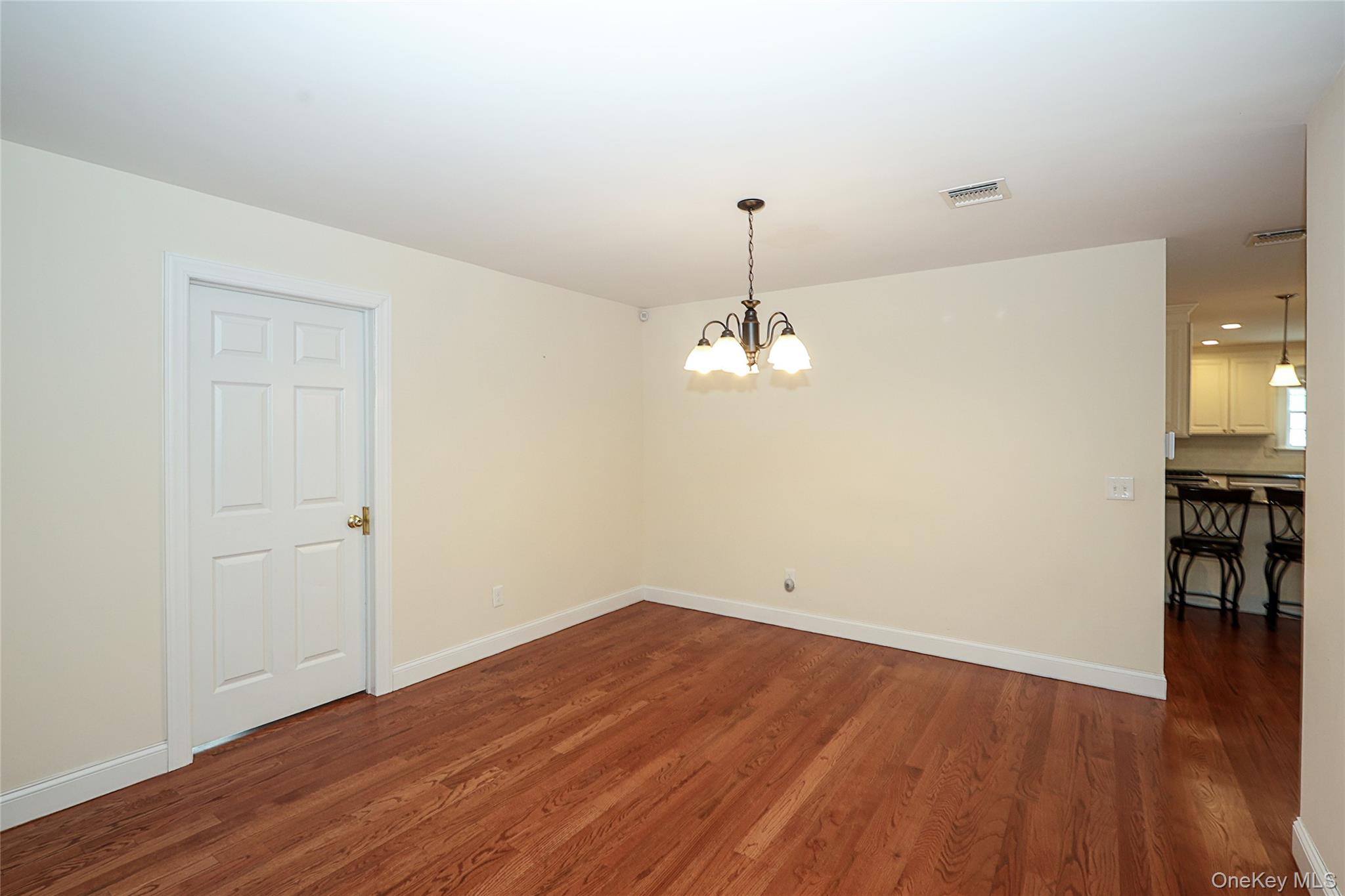  370 Rider Avenue, Patchogue, NY, 11772 - 物件實景