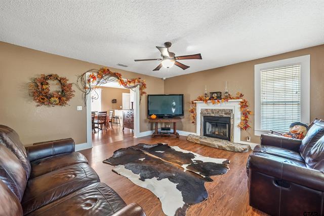 Winona, Texas, 75792, United States, 4 Bedrooms Bedrooms, ,2 BathroomsBathrooms,Residential,For Sale,1995143