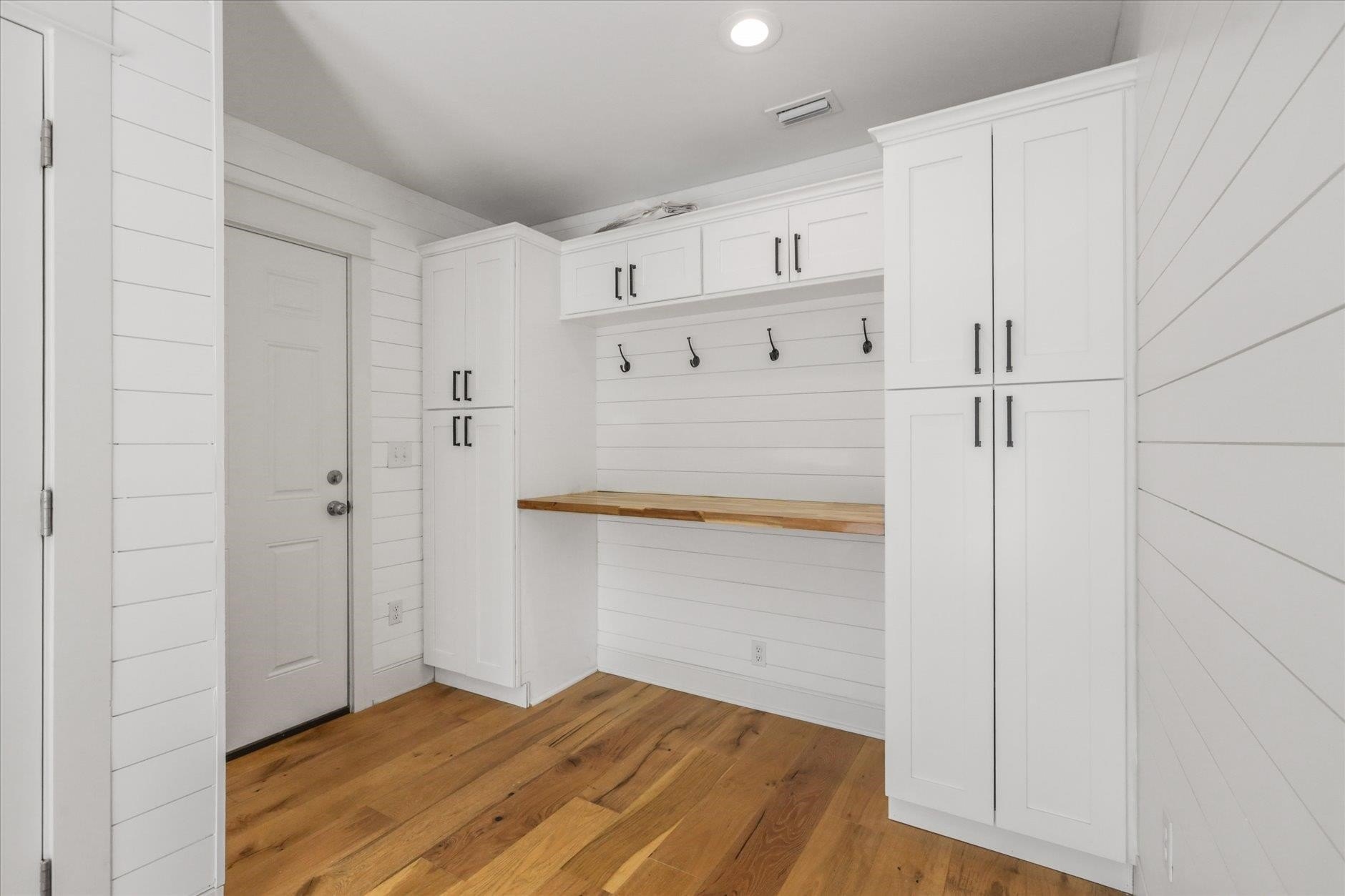 Tallahassee, Florida, 32308-0927, United States, 4 Bedrooms Bedrooms, ,3 BathroomsBathrooms,Residential,For Sale,1981532