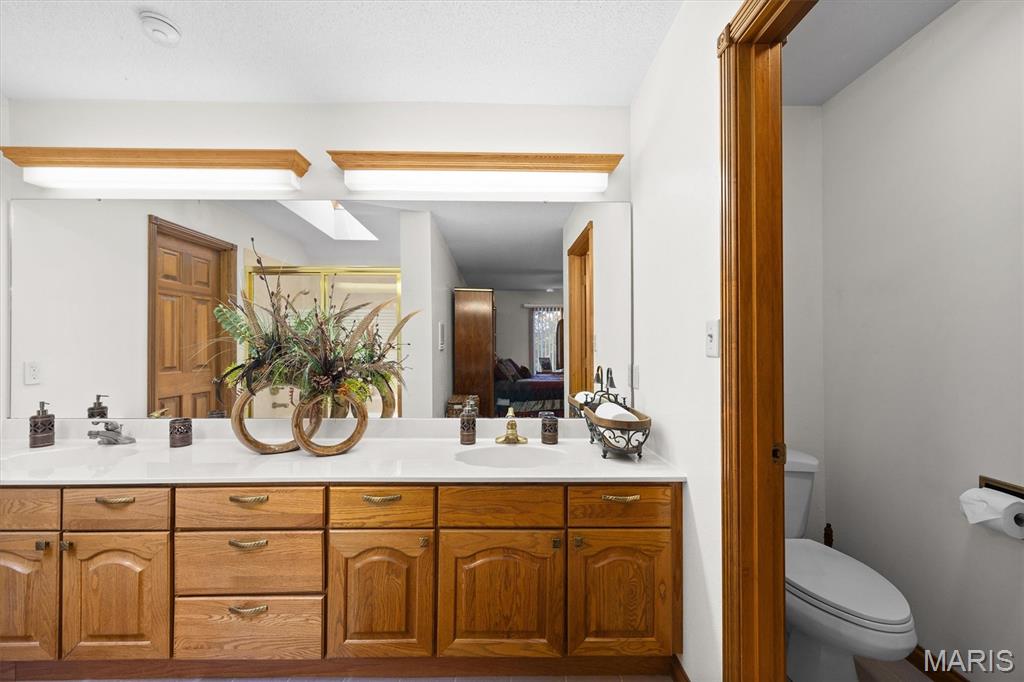 Shiloh, Illinois, 62221, United States, 5 Bedrooms Bedrooms, ,6 BathroomsBathrooms,Residential,For Sale,1890091