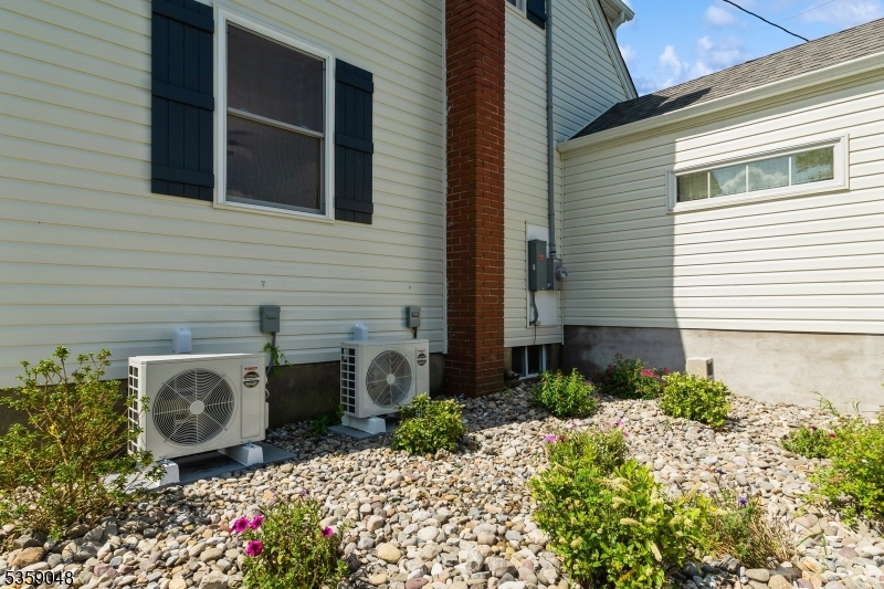 Franklin Twp., New Jersey, 08825, United States, 2 Bedrooms Bedrooms, ,3 BathroomsBathrooms,Residential,For Sale,1820941