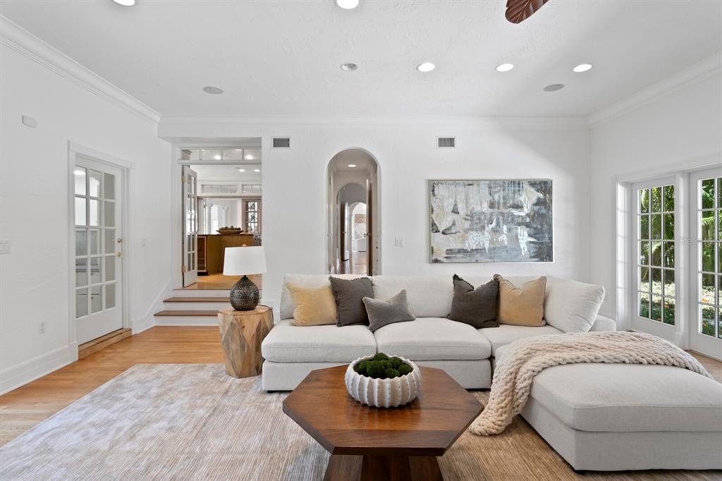 St Petersburg, Florida, 33704, United States, 4 Bedrooms Bedrooms, ,5 BathroomsBathrooms,Residential,For Sale,1794031