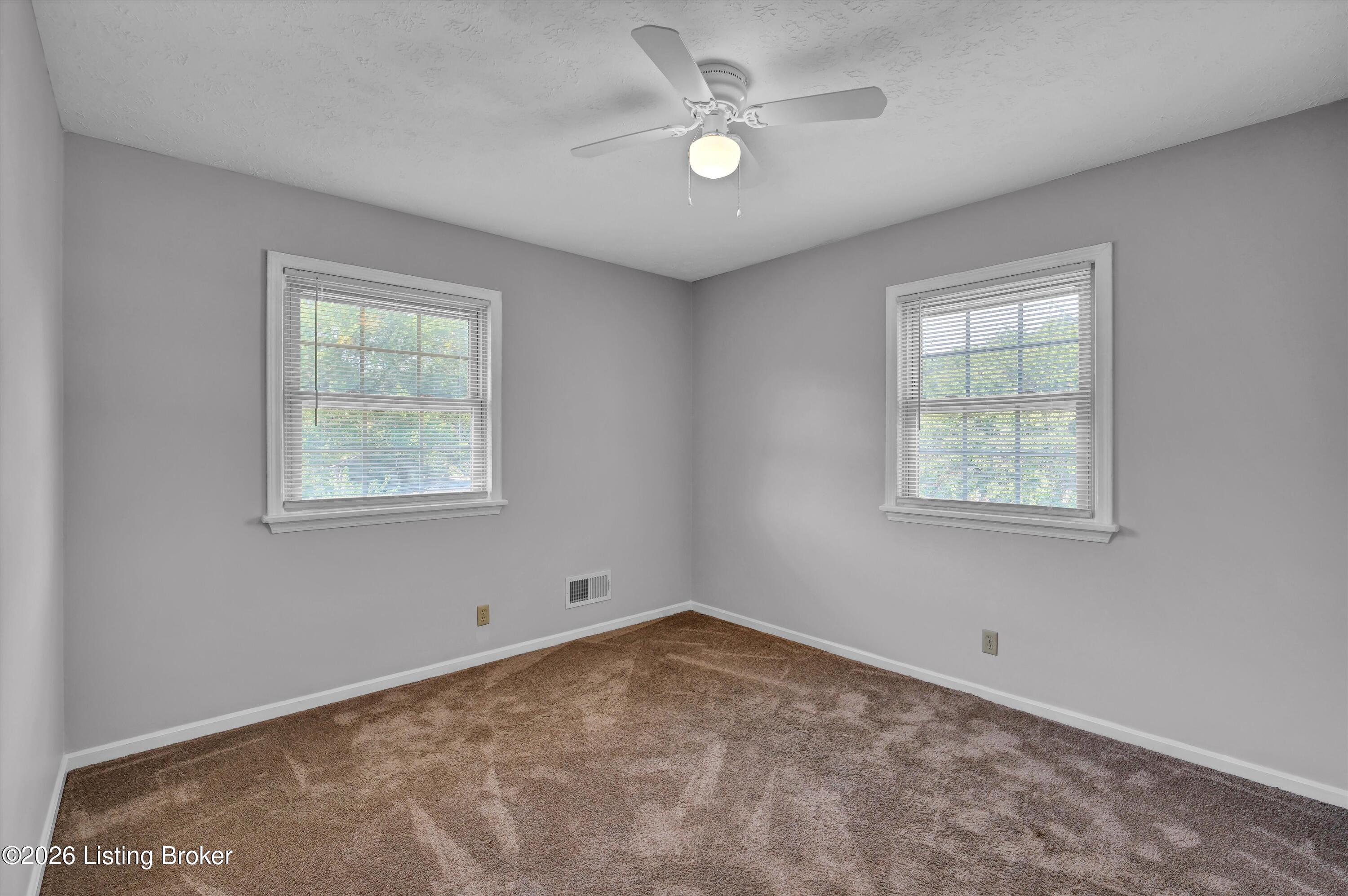 Sunbury Ln, Louisville, KY 40220