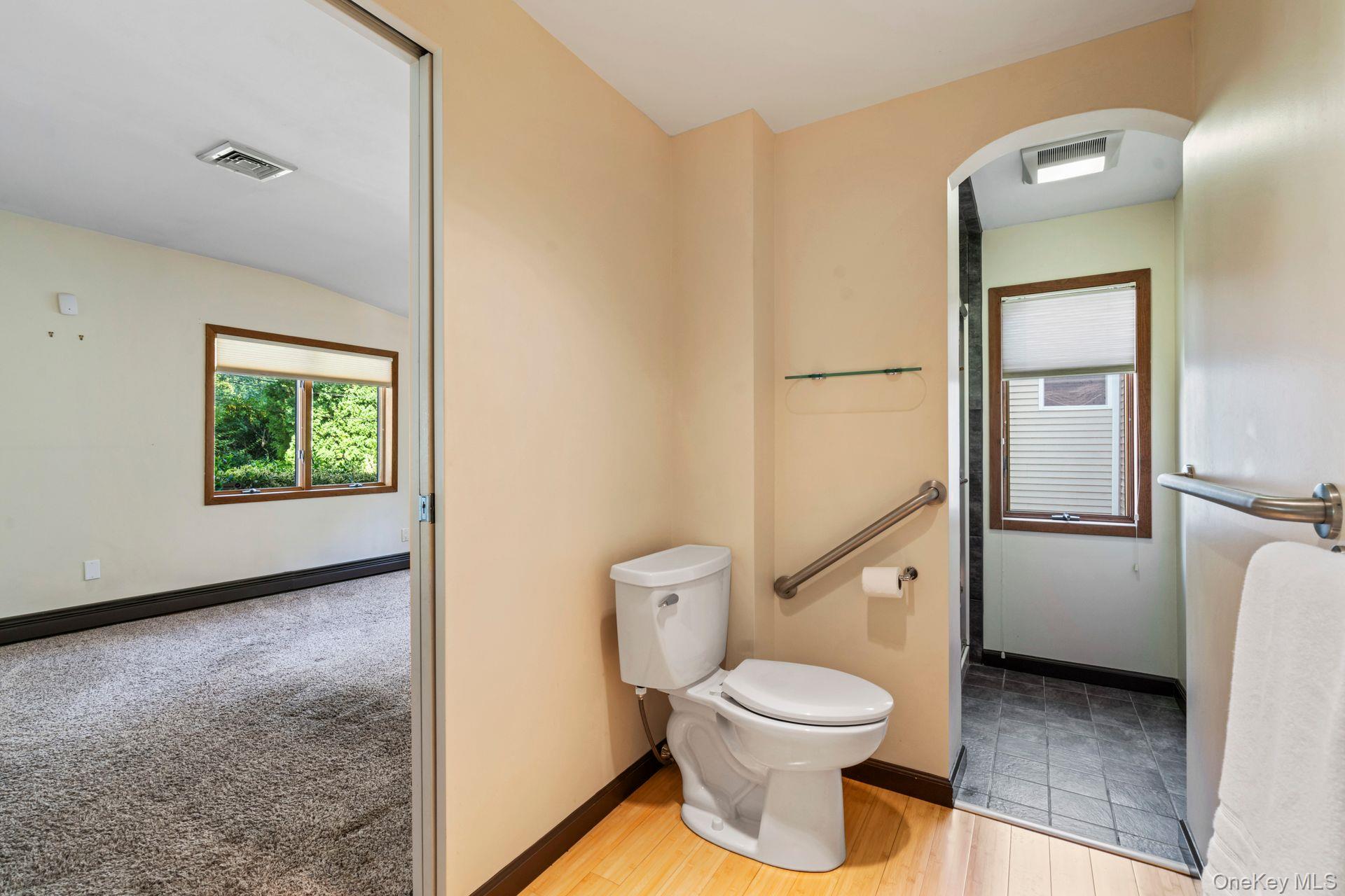 East Northport, New York, 11731, United States, 3 Bedrooms Bedrooms, ,2 BathroomsBathrooms,Residential,For Sale,1942269