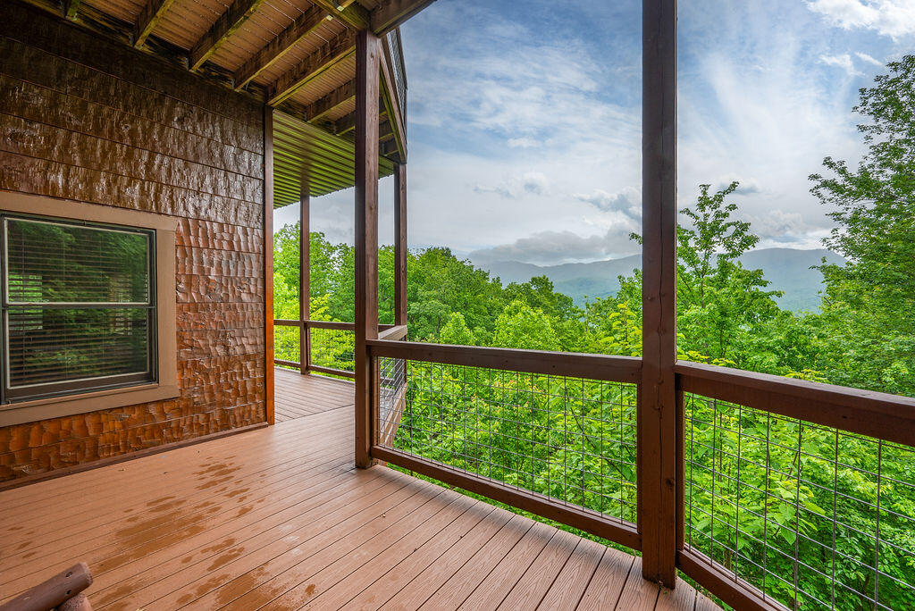 Gatlinburg, Tennessee, 37738, United States, 5 Bedrooms Bedrooms, ,6 BathroomsBathrooms,Residential,For Sale,1981295