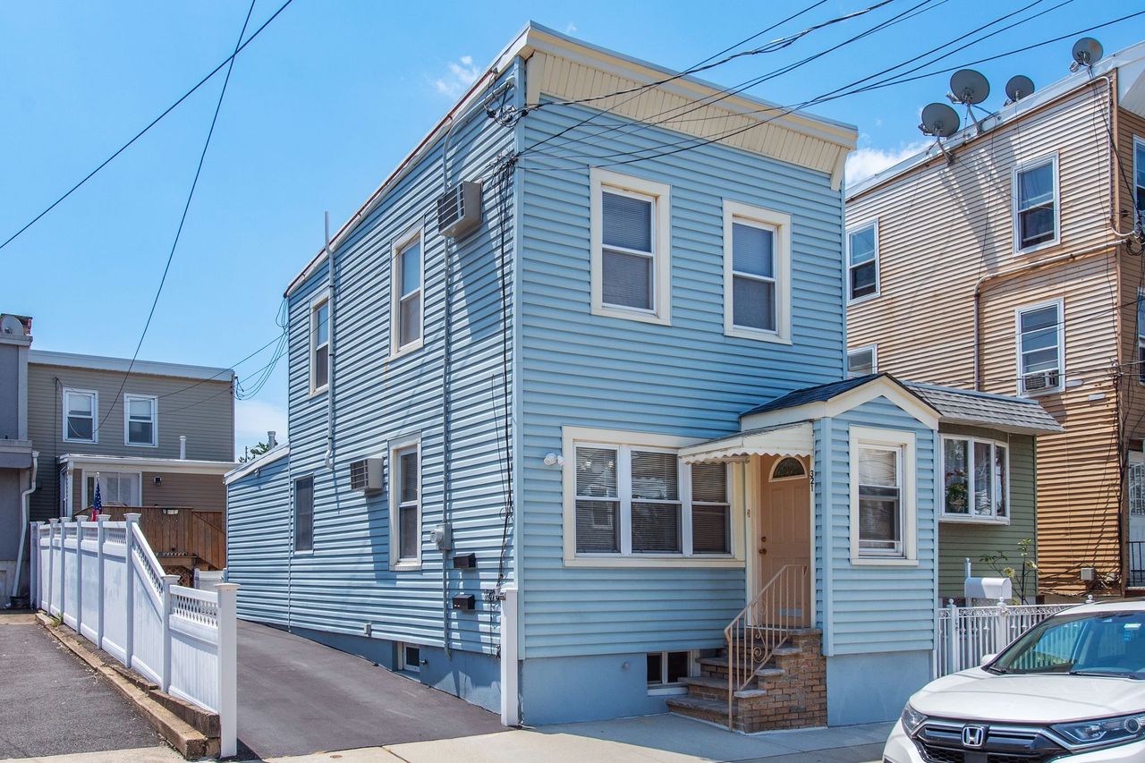 Harrison, New Jersey, 07029, United States, 2 Bedrooms Bedrooms, ,1 BathroomBathrooms,Residential,For Sale,1984057