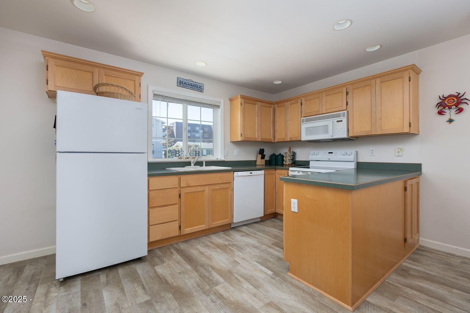 Lincoln City, Oregon, 97367, United States, 2 Bedrooms Bedrooms, ,Residential,For Sale,1890643