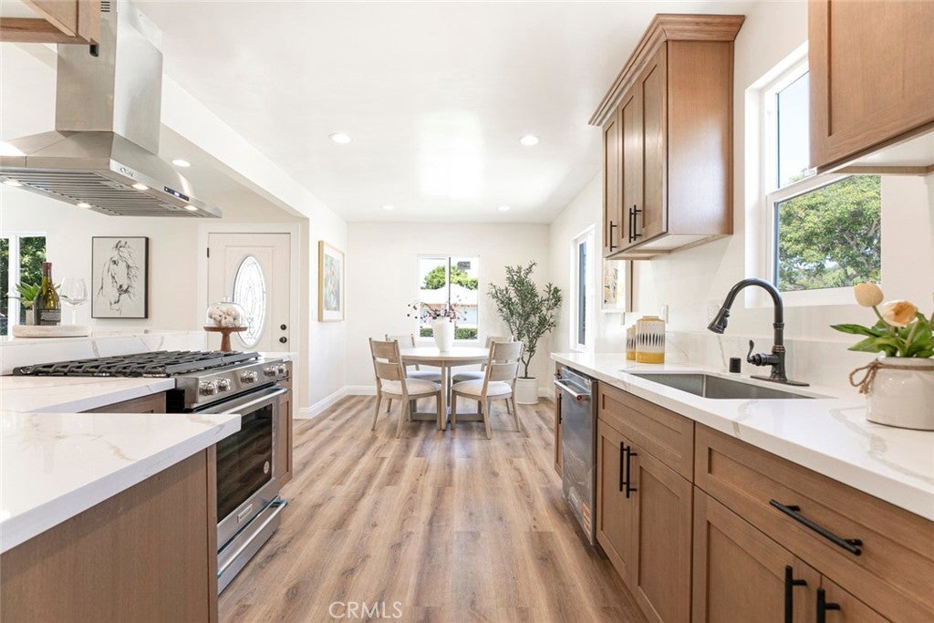 Los Angeles, California, 90066, United States, 3 Bedrooms Bedrooms, ,1 BathroomBathrooms,Residential,For Sale,1938749