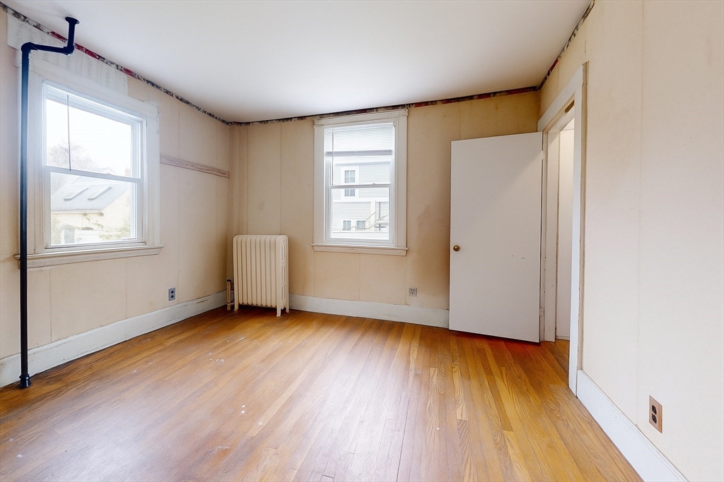 Needham, Massachusetts, 02492, United States, 3 Bedrooms Bedrooms, ,2 BathroomsBathrooms,Residential,For Sale,1988292