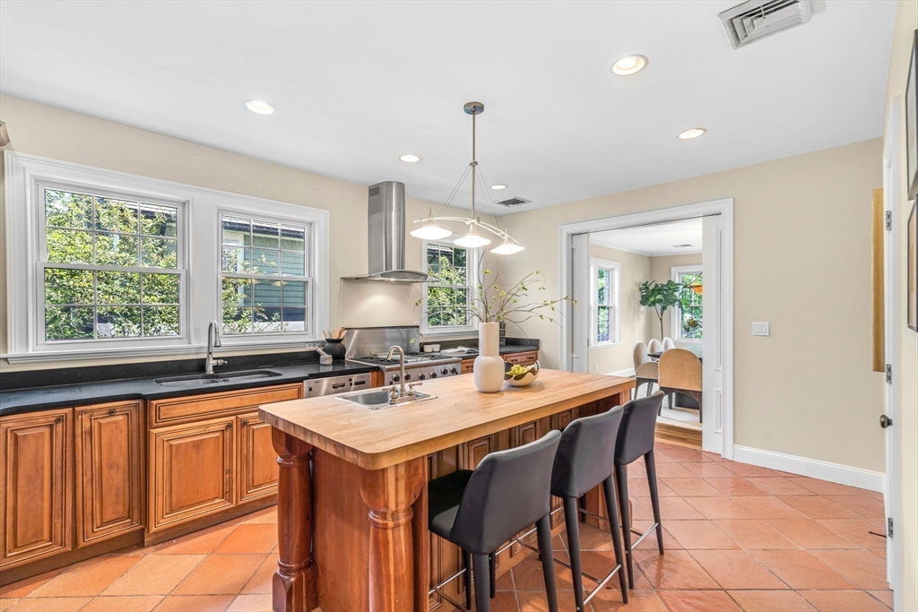 Brookline, Massachusetts, 02446, United States, 6 Bedrooms Bedrooms, ,4 BathroomsBathrooms,Residential,For Sale,1921291