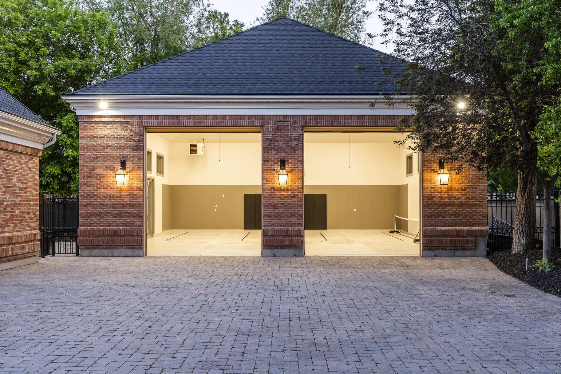  Gated West Jordan 2 Story Estate with 10 Car Garage and Swimming Pool - 物件實景
