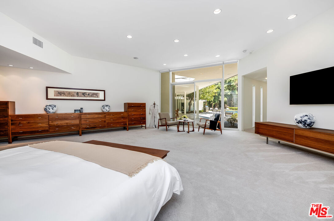 Beverly Hills, California, 90210, United States, 7 Bedrooms Bedrooms, ,2 BathroomsBathrooms,Residential,For Sale,1896171