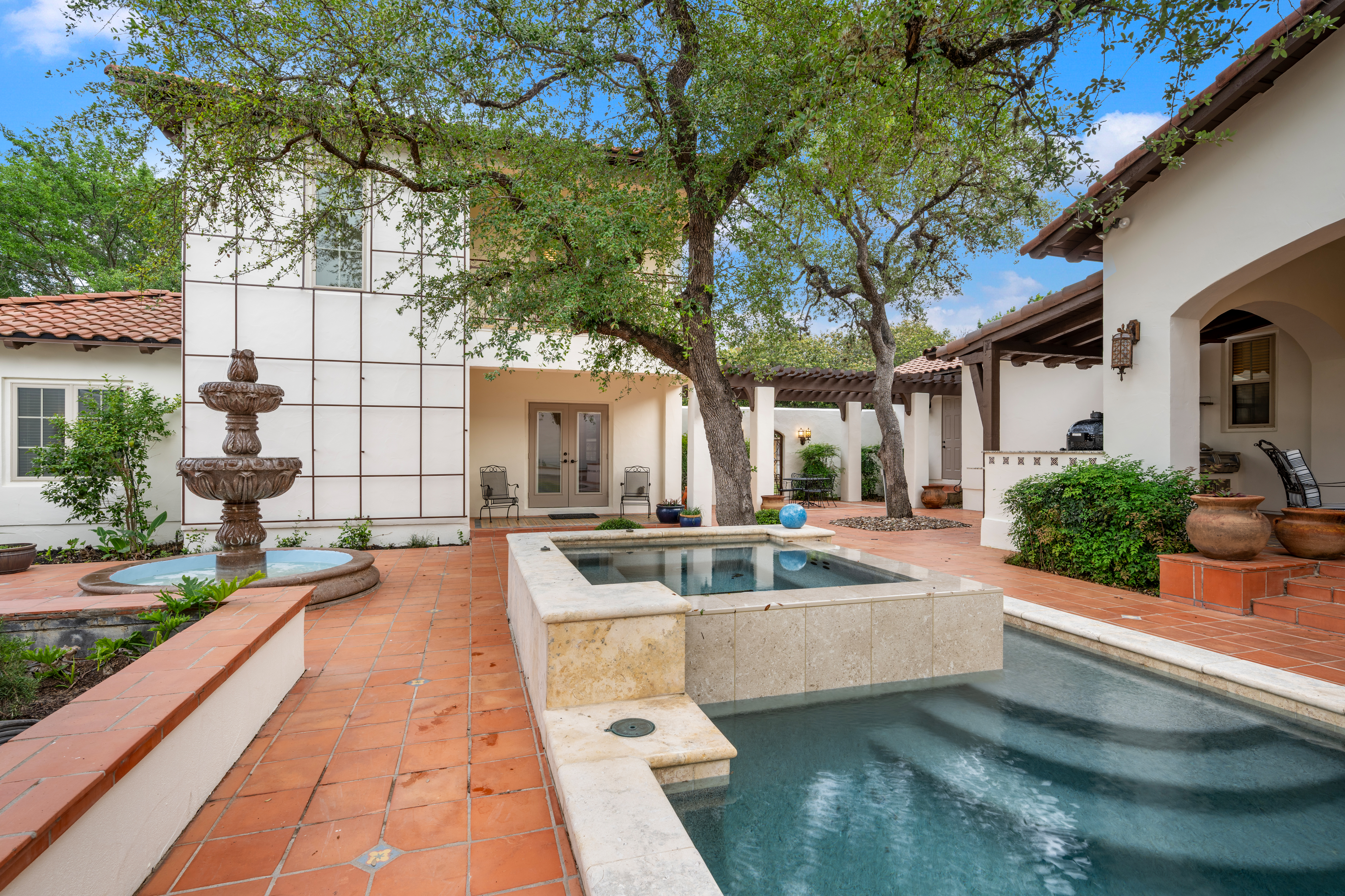  Custom Estate with Pool, Courtyard and Wine Room - 物件實景