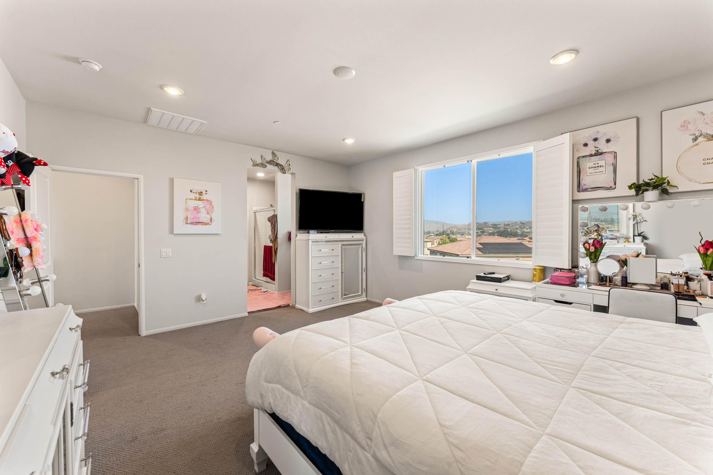 Riverside, California, 92503, United States, 5 Bedrooms Bedrooms, ,3 BathroomsBathrooms,Residential,For Sale,1989853