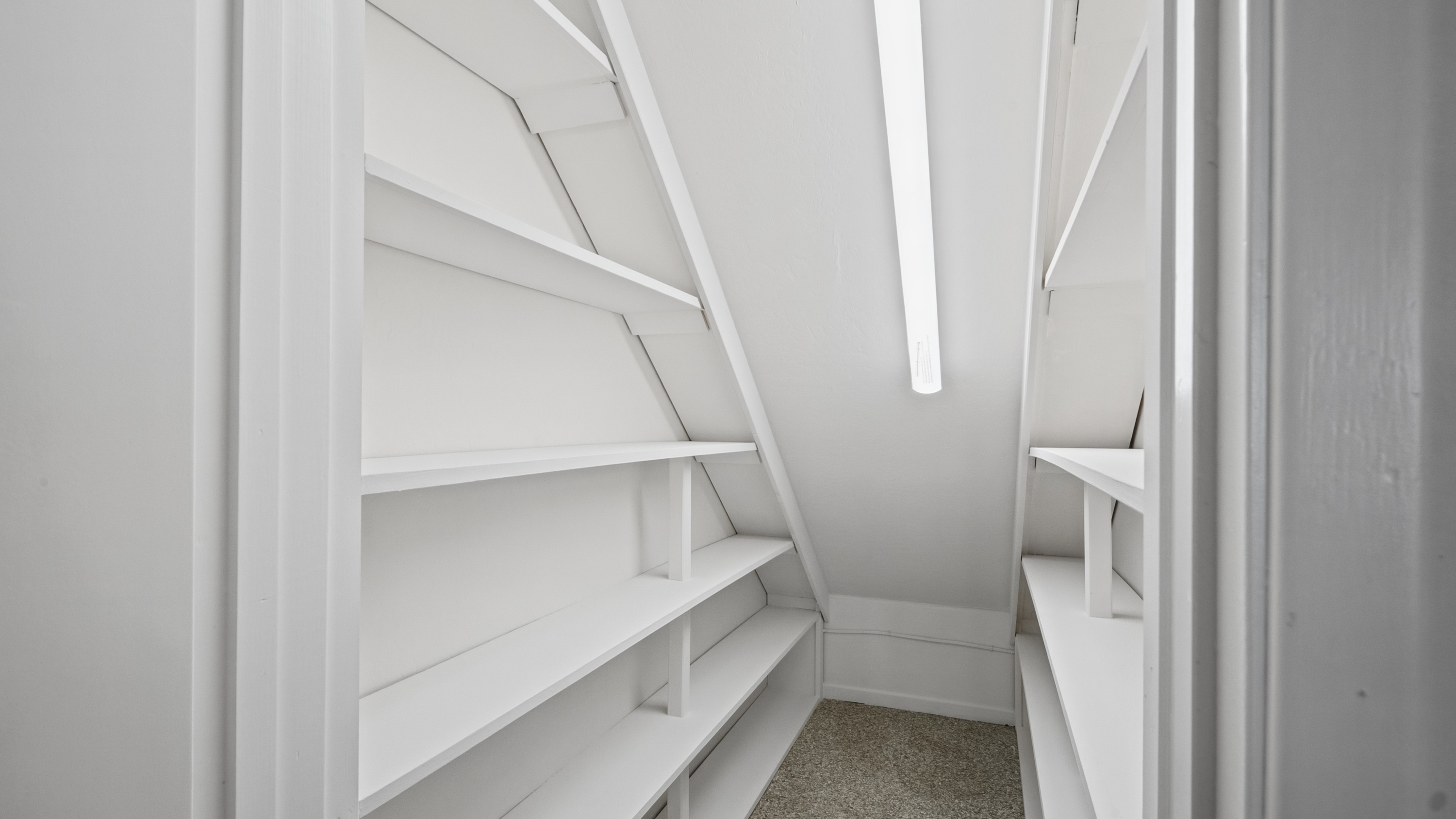  Spacious Mont Marin Contemporary with Open Space Views - 物件實景