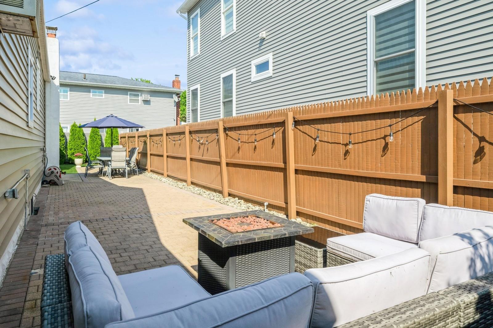 Lindenhurst, New York, 11757, United States, 2 Bedrooms Bedrooms, ,1 BathroomBathrooms,Residential,For Sale,1847928