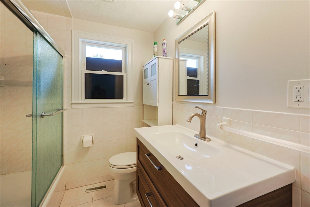 Ashland, Massachusetts, 01721, United States, 3 Bedrooms Bedrooms, ,3 BathroomsBathrooms,Residential,For Sale,1978848