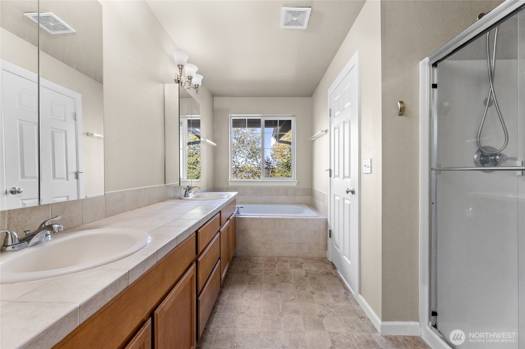 Auburn, Washington, 98092, United States, 4 Bedrooms Bedrooms, ,4 BathroomsBathrooms,Residential,For Sale,1977143