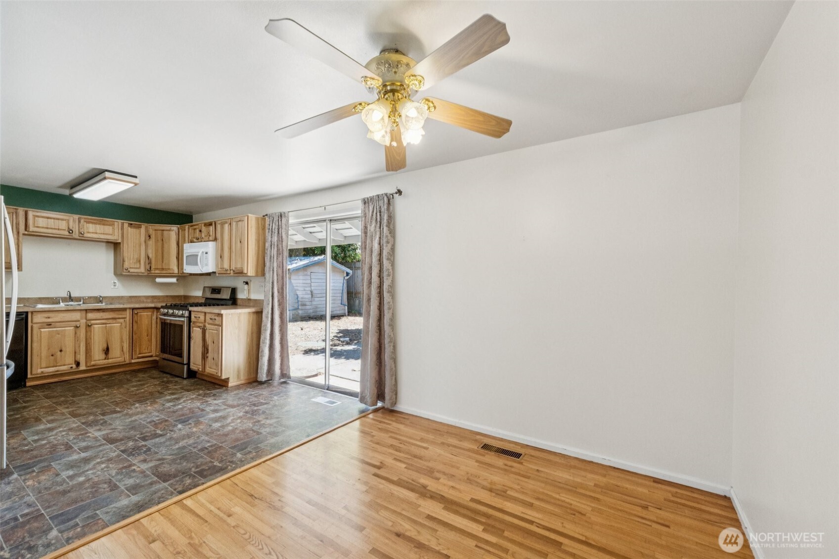 Lynnwood, Washington, 98037, United States, 4 Bedrooms Bedrooms, ,2 BathroomsBathrooms,Residential,For Sale,1904823