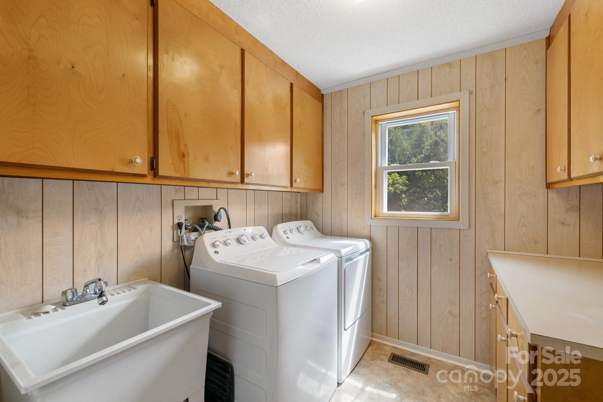505 Old Home Place Drive, Marshall, North Carolina, 28753, United States, 5 Bedrooms Bedrooms, ,4 BathroomsBathrooms,Residential,For Sale,505 Old Home Place Drive,1679796