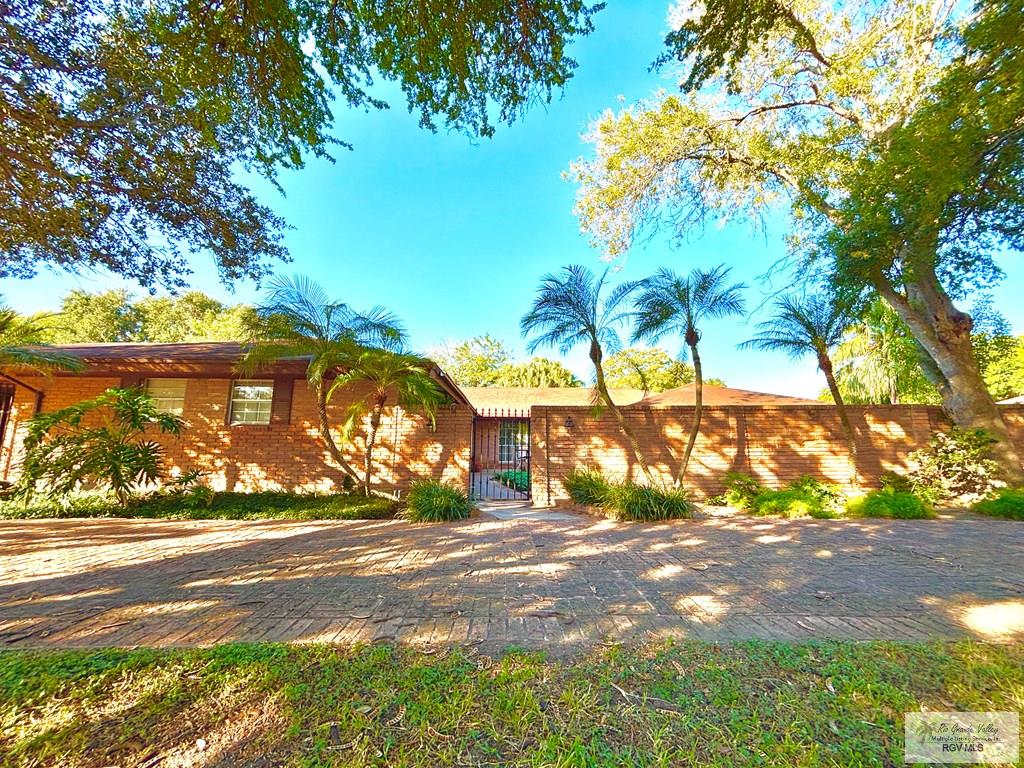 Brownsville, Texas, 78521, United States, 4 Bedrooms Bedrooms, ,4 BathroomsBathrooms,Residential,For Sale,1991275