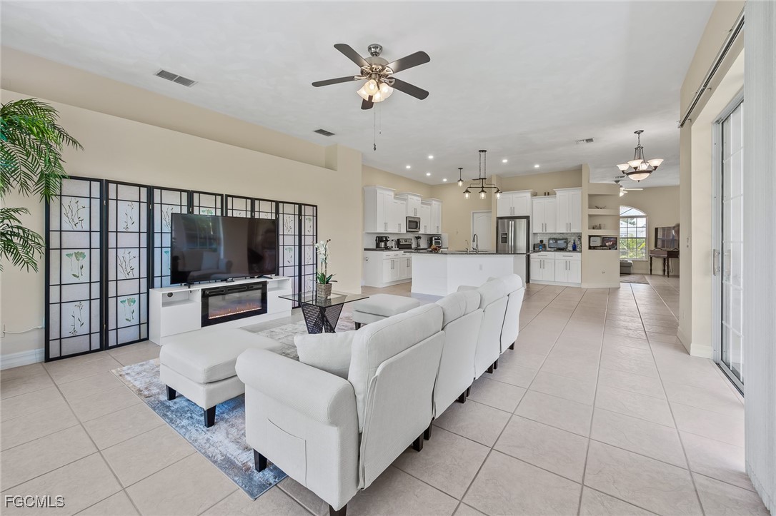 Fort Myers, Florida, 33966, United States, 3 Bedrooms Bedrooms, ,3 BathroomsBathrooms,Residential,For Sale,1981655